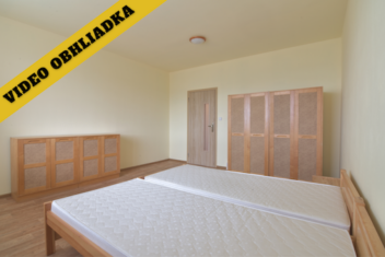 Свободные комнаты в 3-комнатной квартире с лоджией в городской части Klokočina, Nitra